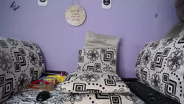 Michell 02  online show from December 2024 03:44:02 PM