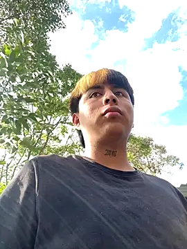 Snapshot of FlpGmz chatting on October 2025 09:00:02 PM FlpGmz online show from October 2025 09:00:02 PM