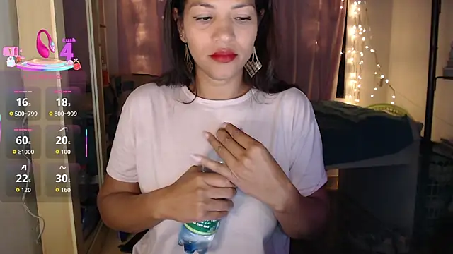 Snapshot of makennaa_ chatting on October 2025 10:15:01 AM makennaa online show from October 2025 10:15:01 AM