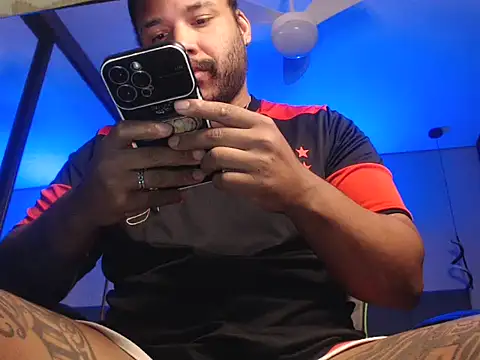 Snapshot of Ale_Mineiro chatting on May 2026 11:42:01 PM Ale Mineiro online show from May 2026 11:42:01 PM