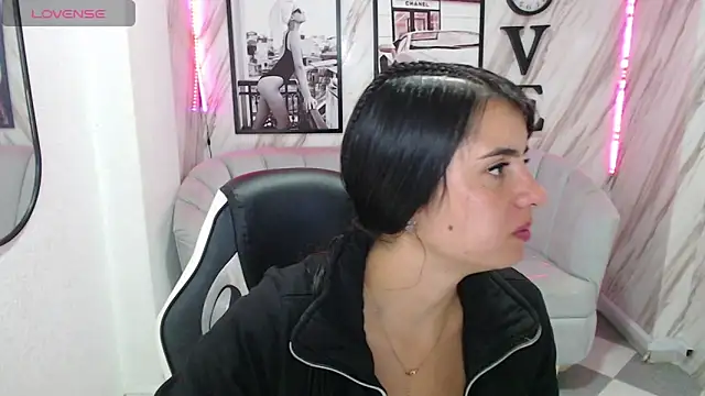 Snapshot of _samantha_b chatting on March 2025 12:52:01 PM samantha b online show from March 2025 12:52:01 PM