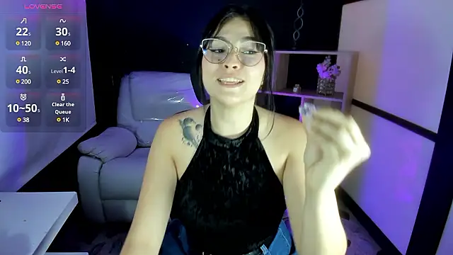 Snapshot of TifanyWhite_ chatting on December 2024 10:29:01 PM TifanyWhite online show from December 2024 10:29:01 PM