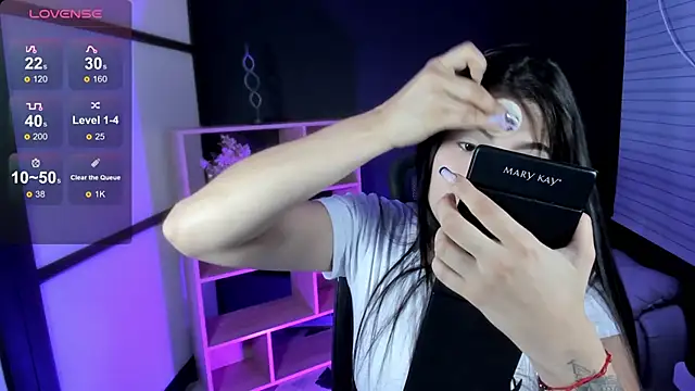 Snapshot of TifanyWhite_ chatting on December 2024 09:28:01 PM TifanyWhite online show from December 2024 09:28:01 PM