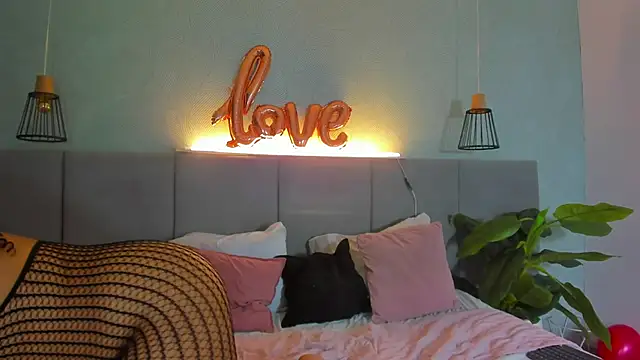 Annie-Wolf online show from February 2025 08:54:01 PM