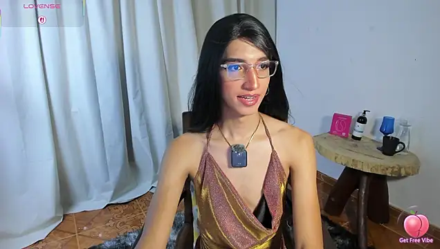 Snapshot of CharlotteLauren chatting on March 2026 10:22:01 PM CharlotteLauren online show from March 2026 10:22:01 PM