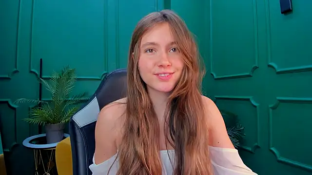 Snapshot of MaryannSoftt chatting on December 2024 03:39:01 PM MaryannSoftt online show from December 2024 03:39:01 PM