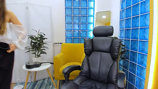 Snapshot of MaryannSoftt chatting on January 2025 04:38:01 PM MaryannSoftt online show from January 2025 04:38:01 PM