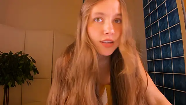 Snapshot of MaryannSoftt chatting on October 2025 03:35:02 PM MaryannSoftt online show from October 2025 03:35:02 PM