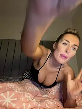 UKSYDNEYFOX online show from February 2025 09:43:01 PM