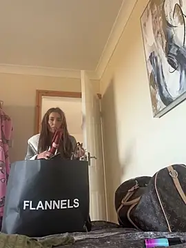 UKSYDNEYFOX online show from March 2025 12:51:01 PM