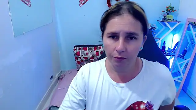 victoria jones online show from March 2026 01:07:02 PM