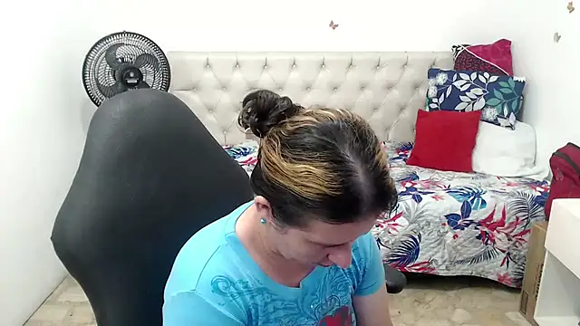 victoria jones online show from April 2026 01:53:01 PM