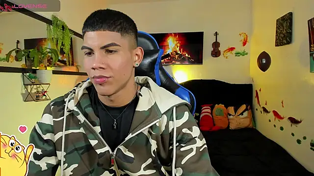 Snapshot of Damian_latinxxx chatting on May 2026 03:02:02 AM Damian latinxxx online show from May 2026 03:02:02 AM
