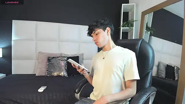 Santy carrington online show from December 2024 09:52:01 PM