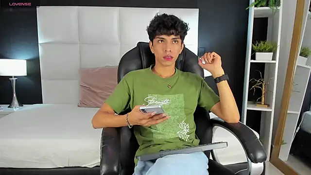 Santy carrington online show from December 2024 08:34:01 PM