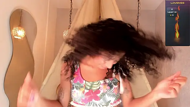 Snapshot of Ariella_Ruiz chatting on February 2025 06:41:02 PM Ariella Ruiz online show from February 2025 06:41:02 PM