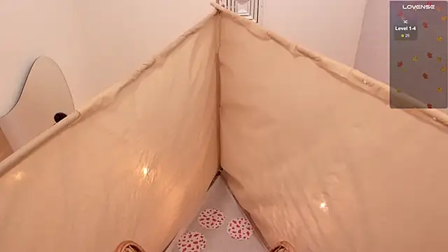 Snapshot of Ariella_Ruiz chatting on March 2025 06:37:02 PM Ariella Ruiz online show from March 2025 06:37:02 PM