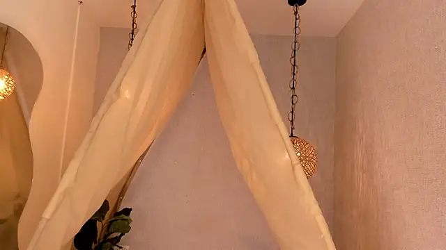 Snapshot of Ariella_Ruiz chatting on March 2025 04:26:01 PM Ariella Ruiz online show from March 2025 04:26:01 PM