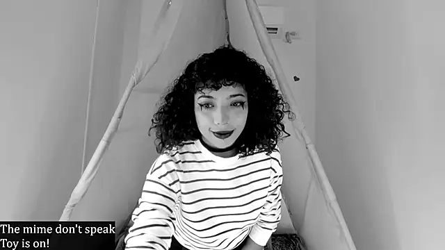 Snapshot of Ariella_Ruiz chatting on October 2025 12:50:01 PM Ariella Ruiz online show from October 2025 12:50:01 PM