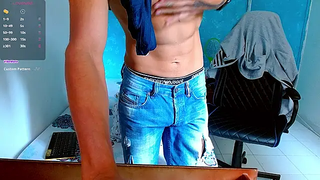 bray hotboy777 online show from February 2025 06:15:02 PM