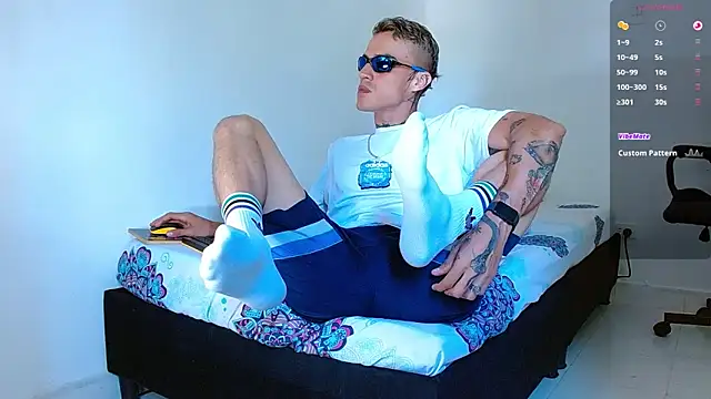 bray hotboy777 online show from September 2025 08:03:01 PM