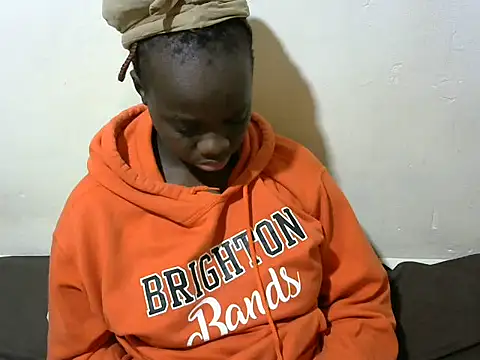 Snapshot of Thicky_kyla chatting on November 2025 10:56:01 PM Thicky kyla online show from November 2025 10:56:01 PM