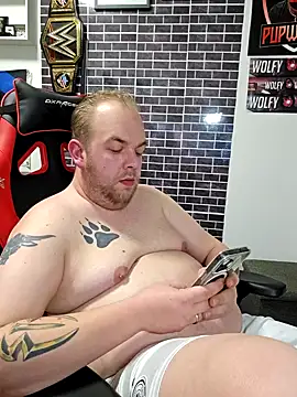 Snapshot of PupW0lfy chatting on December 2024 04:02:02 PM PupW0lfy online show from December 2024 04:02:02 PM