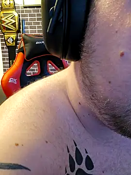 Snapshot of PupW0lfy chatting on February 2025 04:32:01 PM PupW0lfy online show from February 2025 04:32:01 PM