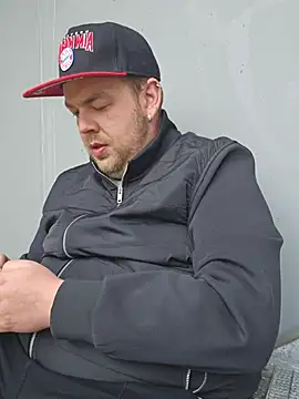 Snapshot of PupW0lfy chatting on October 2025 10:37:02 AM PupW0lfy online show from October 2025 10:37:02 AM