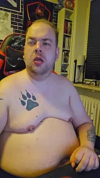 Snapshot of PupW0lfy chatting on January 2026 06:39:01 AM PupW0lfy online show from January 2026 06:39:01 AM