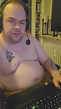 Snapshot of PupW0lfy chatting on February 2026 07:23:02 PM PupW0lfy online show from February 2026 07:23:02 PM