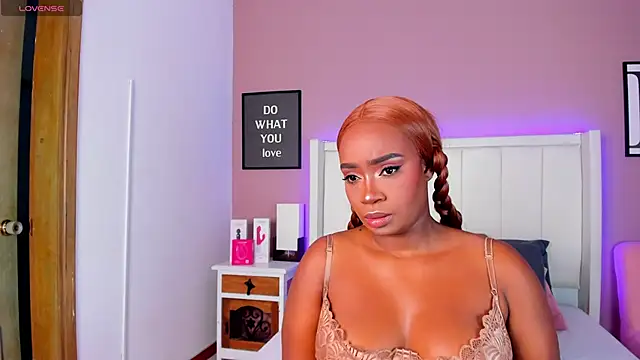 Britanymooree online show from September 2025 06:46:02 PM