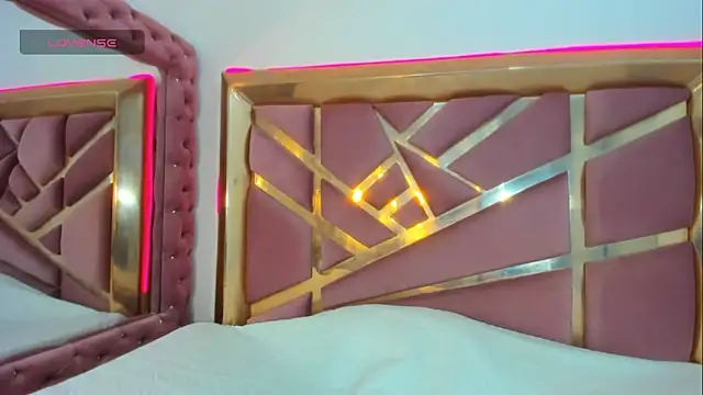 Britanymooree online show from April 2026 08:09:01 PM