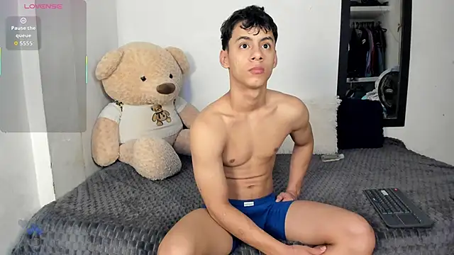 Snapshot of LittleParker chatting on November 2025 01:32:02 PM LittleParker online show from November 2025 01:32:02 PM