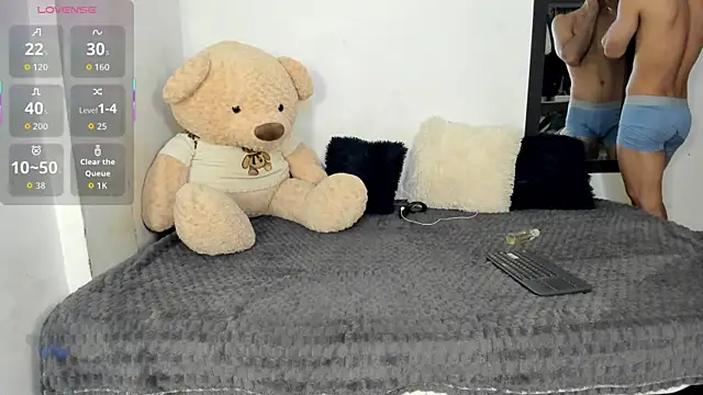 Snapshot of LittleParker chatting on November 2025 12:55:01 PM LittleParker online show from November 2025 12:55:01 PM