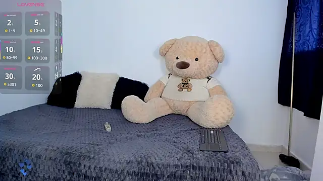 Snapshot of LittleParker chatting on December 2025 12:43:01 PM LittleParker online show from December 2025 12:43:01 PM