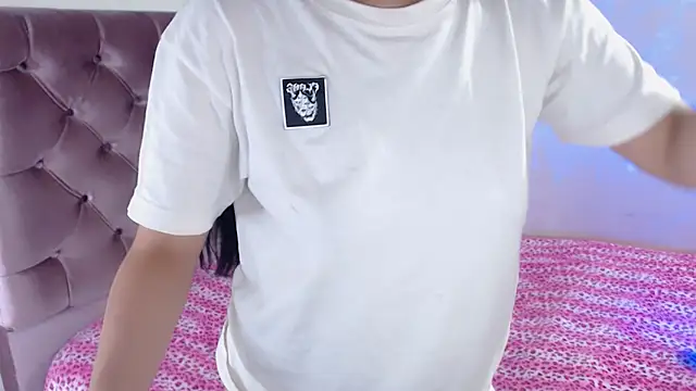 Snapshot of Suzanne_abbey chatting on February 2025 12:38:02 AM Suzanne abbey online show from February 2025 12:38:02 AM