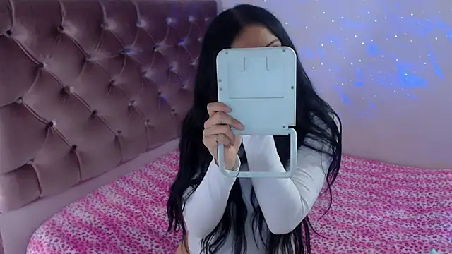 Snapshot of Suzanne_abbey chatting on February 2025 11:04:02 PM Suzanne abbey online show from February 2025 11:04:02 PM