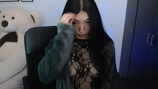 Snapshot of Suzanne_abbey chatting on September 2025 11:15:02 PM Suzanne abbey online show from September 2025 11:15:02 PM