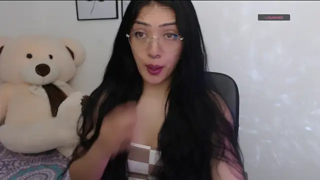 Snapshot of Suzanne_abbey chatting on October 2025 11:35:01 PM Suzanne abbey online show from October 2025 11:35:01 PM