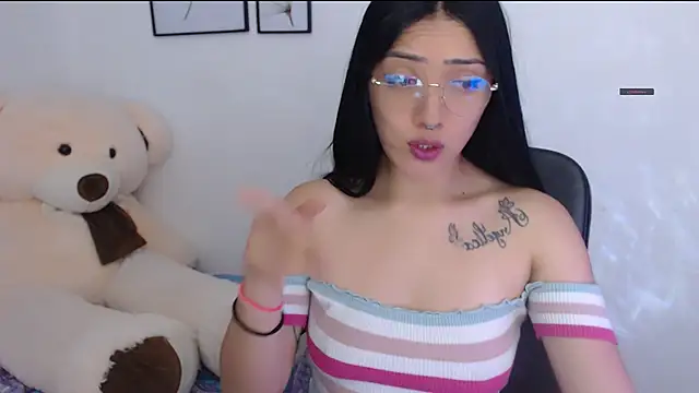 Snapshot of Suzanne_abbey chatting on October 2025 10:31:01 PM Suzanne abbey online show from October 2025 10:31:01 PM