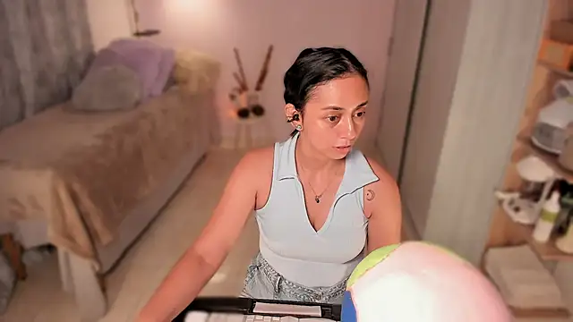 Snapshot of Aleja24Evans chatting on March 2026 01:22:02 AM Aleja24Evans online show from March 2026 01:22:02 AM