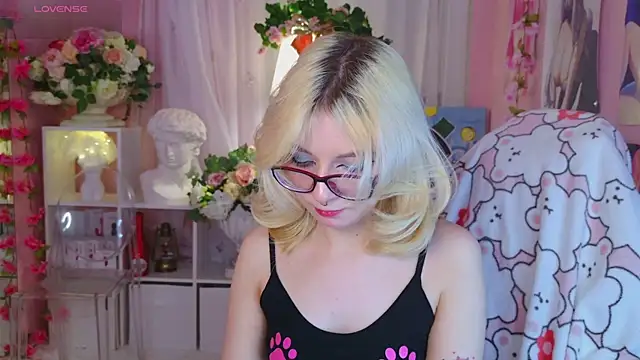 Coconut Mia online show from December 2024 09:11:01 PM