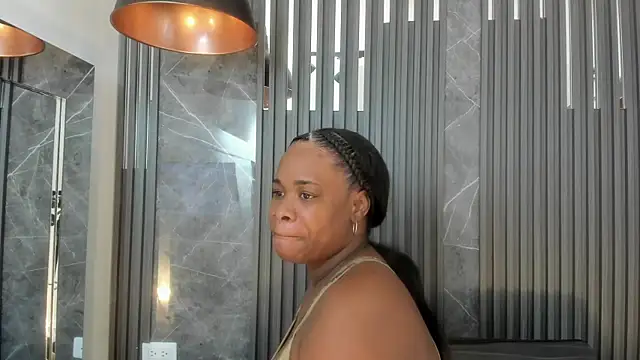 Snapshot of SaraiEvans chatting on February 2025 03:23:01 AM SaraiEvans online show from February 2025 03:23:01 AM