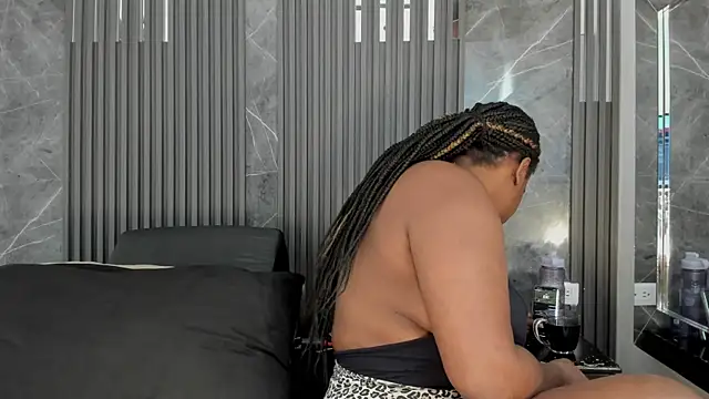 Snapshot of SaraiEvans chatting on September 2025 03:17:02 AM SaraiEvans online show from September 2025 03:17:02 AM