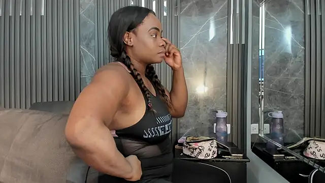 Snapshot of SaraiEvans chatting on October 2025 05:16:02 AM SaraiEvans online show from October 2025 05:16:02 AM