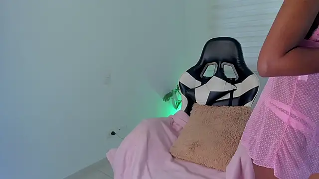 SavannahWildee online show from August 2026 11:59:01 AM