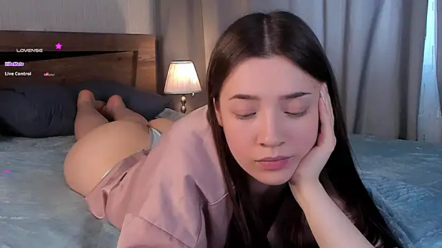 Snapshot of LowOncoming chatting on January 2025 04:08:01 AM LowOncoming online show from January 2025 04:08:01 AM