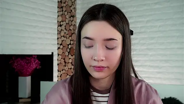 Snapshot of LowOncoming chatting on January 2025 01:19:01 AM LowOncoming online show from January 2025 01:19:01 AM