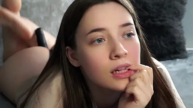 Snapshot of LowOncoming chatting on February 2025 07:51:02 AM LowOncoming online show from February 2025 07:51:02 AM